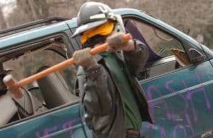 Servizi di auto demolizione e consegna targhe